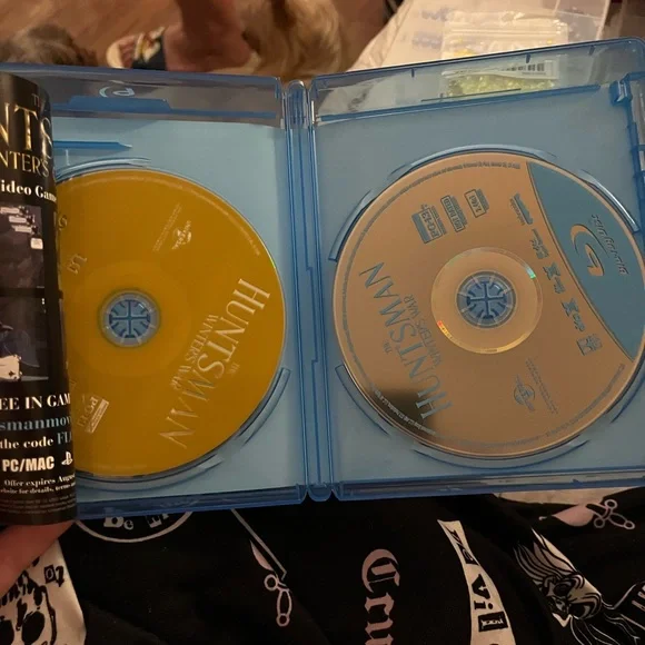 The Huntsman: Winter's War Blu-ray + DVD + Digital HD Extended Edition - Picture 2 of 2